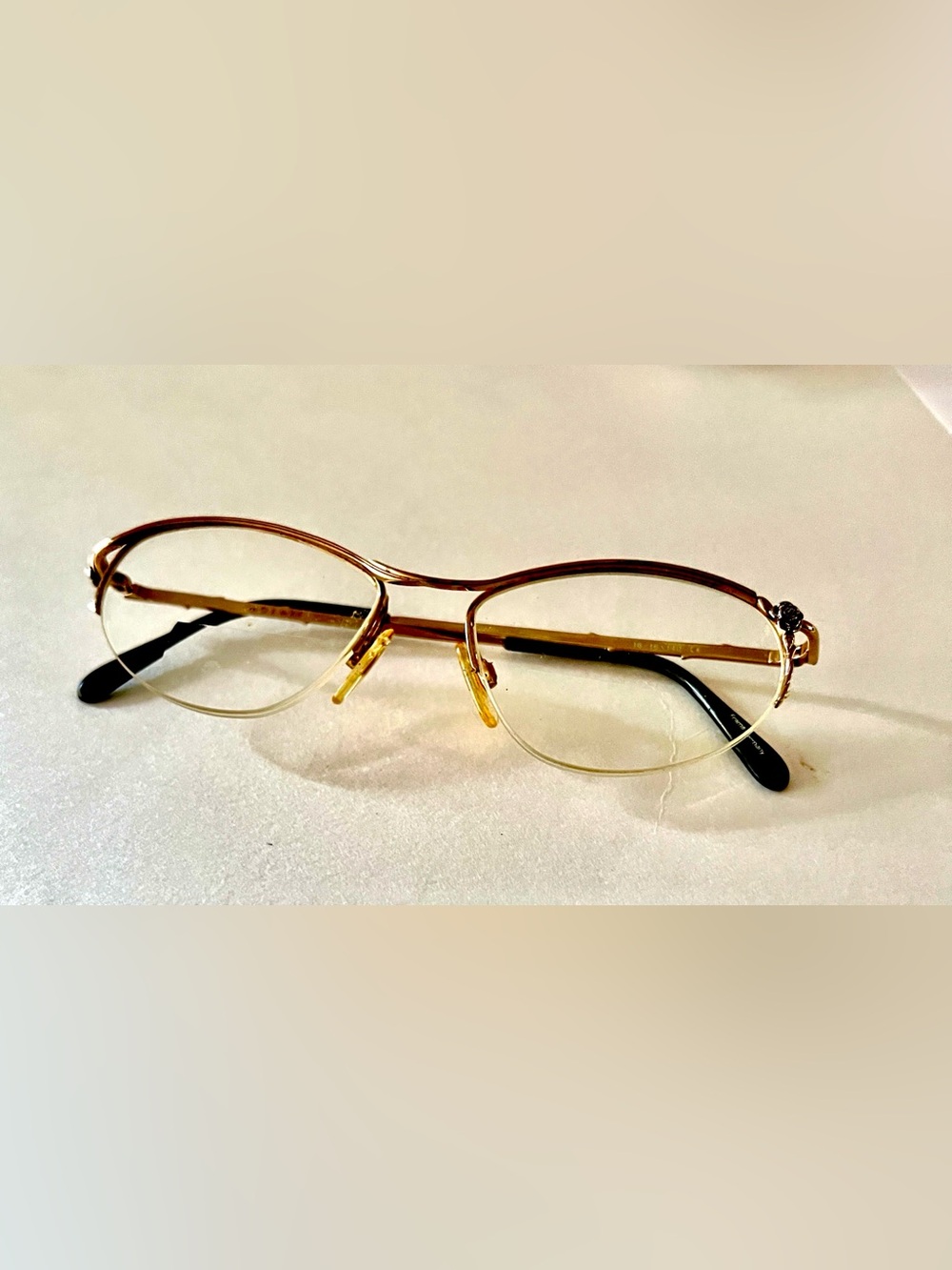 Vintage MOZART by NEOSTYLE Gold Oval Half Rim Eyeglass Frames 16/16 140 w/Case